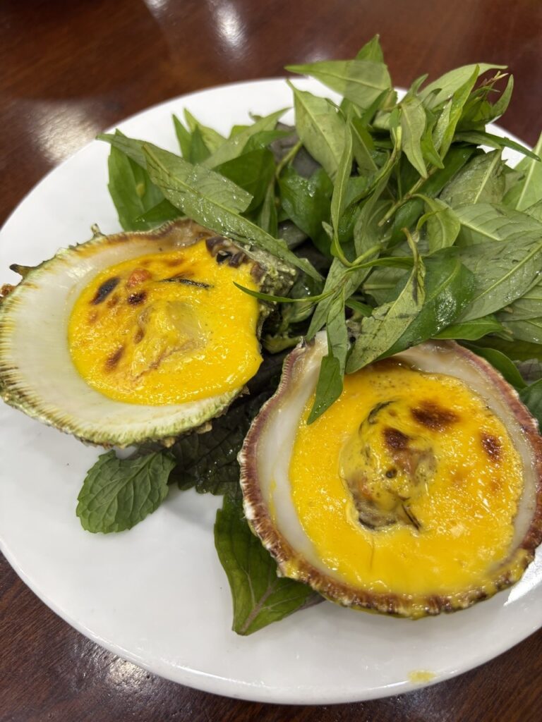 Hàu nướng Phô mai Côn Sơn Quán